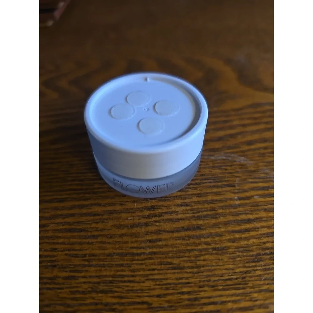 Flower Petal‎ Pout Lip Scrub